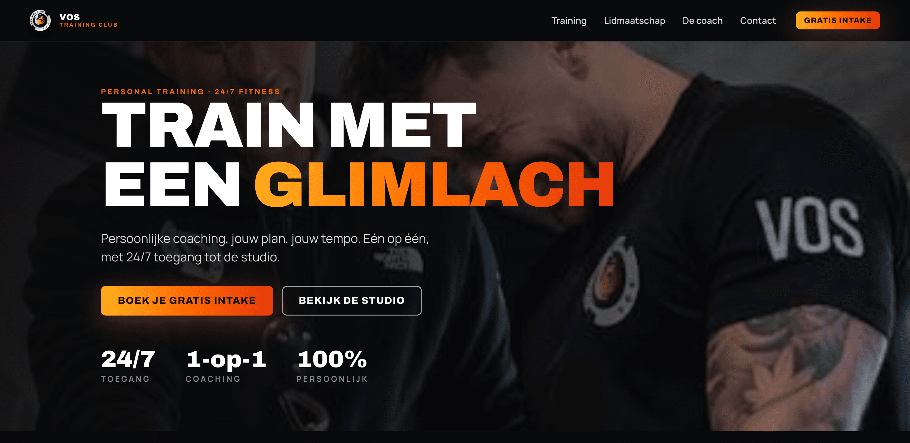 Homepagina van Vos Training Club met de hero-tekst 'Train met een glimlach'
